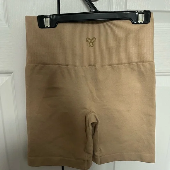 TNA Active Set - Picture 5 of 7